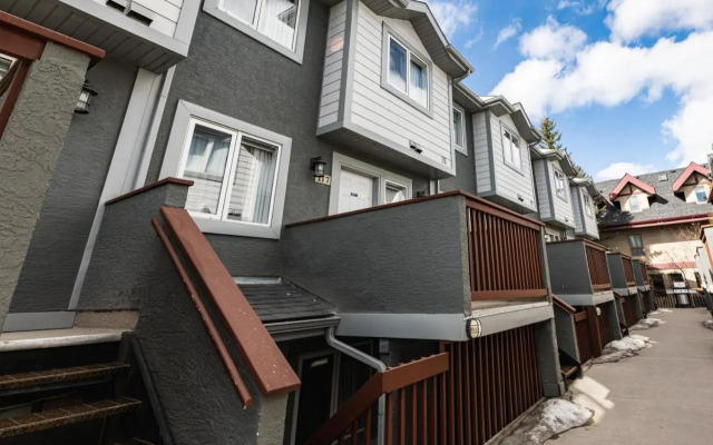 The Norquay, Pet-Friendly 2 Bed with Mtn View