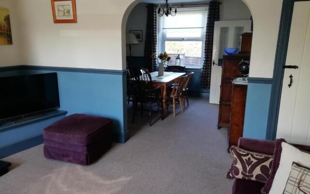 Cosy, Spacious 2-bed Cottage in Watchet, Somerset