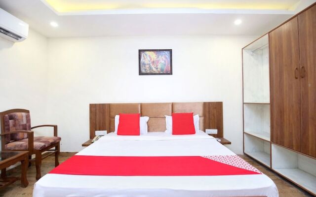 OYO 24442 Amaze Inn