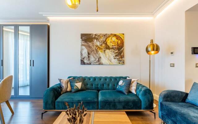 Stylish Flat Near Trendy Attractions in Beyoglu