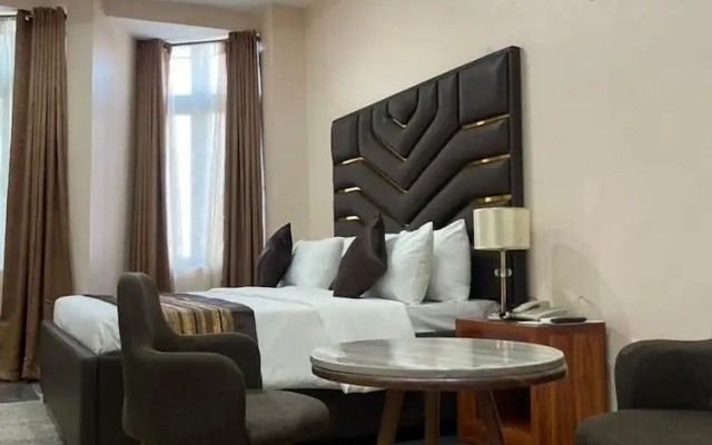 De Silver Green Luxury Hotel