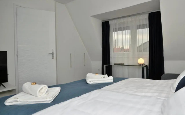 Bence Castle House
