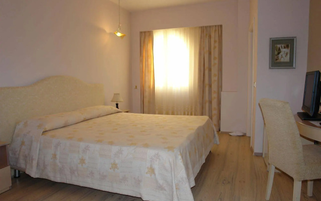 Theranda Hotel