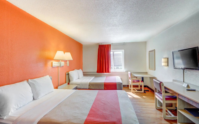 Motel 6 Wichita, KS