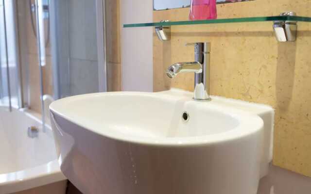 Spacious Traditional 3 Bedroom Flat in New Town