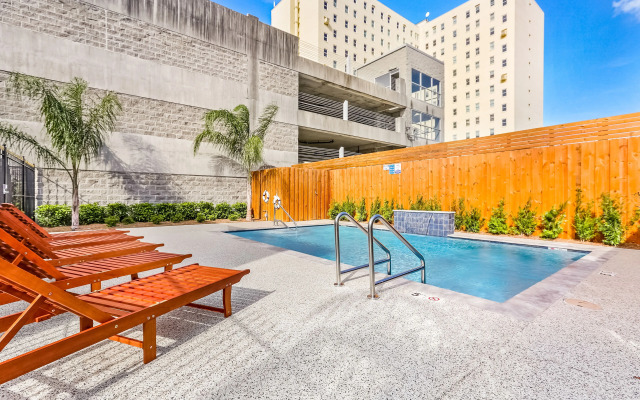 Amazing 4BR w Balcony by Hosteeva