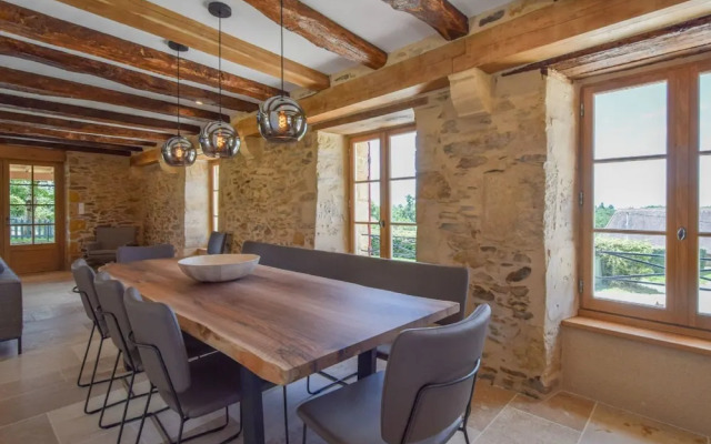 Hilltop Cottage With Pool