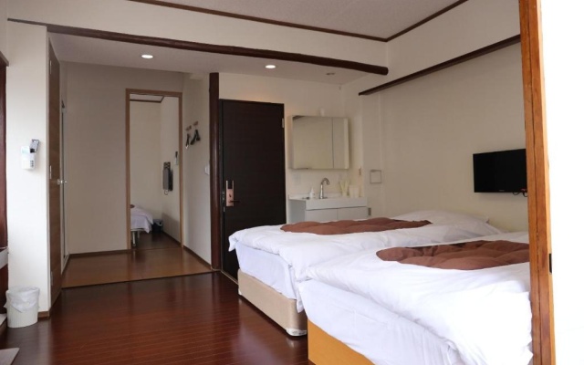 Izu 4 sea ocean reinforced con Double bed + sofa bed unit with bath (20 – Guest Rooms – Atami
