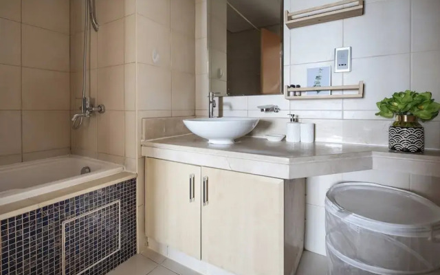 Sleek And Elegant 1BR on The Palm!