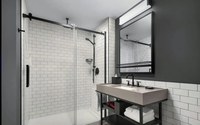 New Hotel Moxy Montreal Downtown