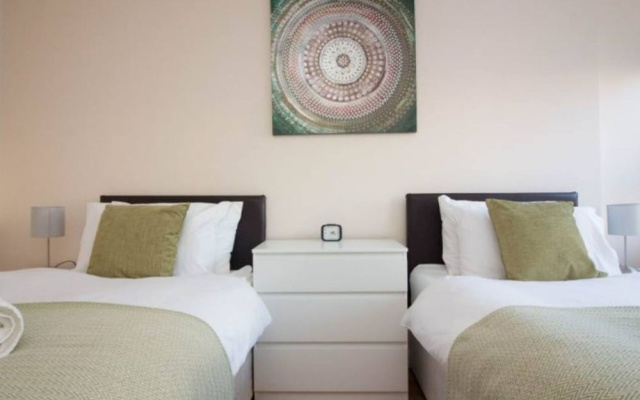 Castle Point 6 Apartment - Premier Lodge