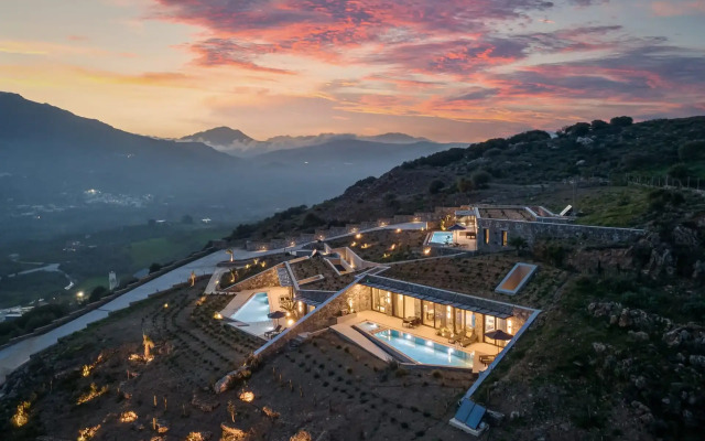 Neromai Cave Luxury Villas