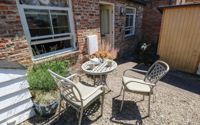 3 Westgate Mews