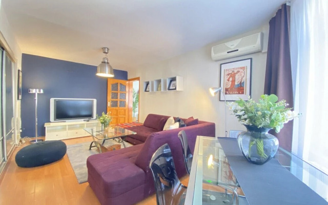Central Flat With Balcony and Terrace in Sisli