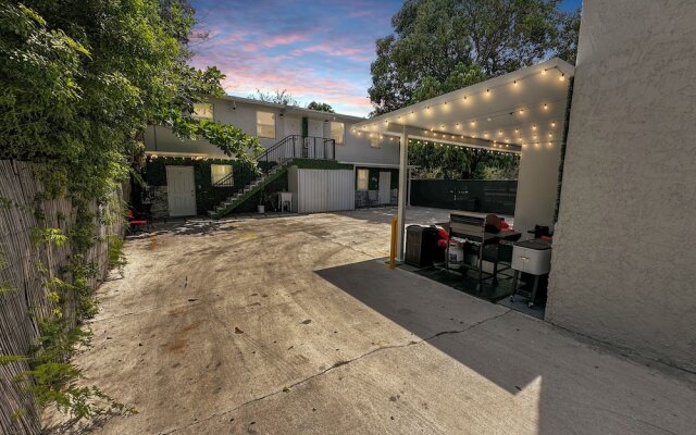 Jungle Fever Oasis Retreat BBQ Patio