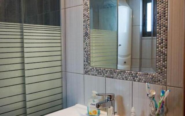 Peaceful & Styled Flat, 2 BDRMS, WiFi, Smart TV