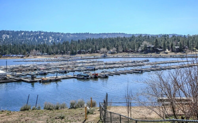 RedAwning Lakefront Retreat