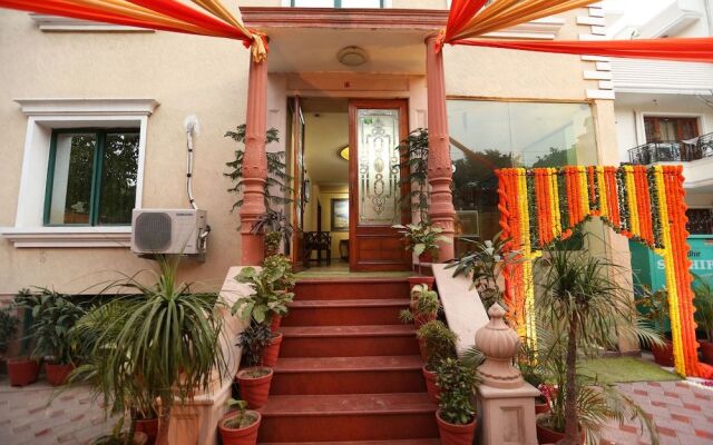 OYO 8465 near Sahara Mall