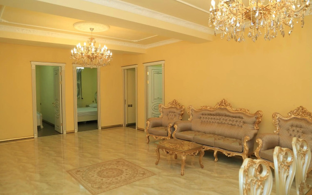 Luxury 5 bedroom Property in the centre