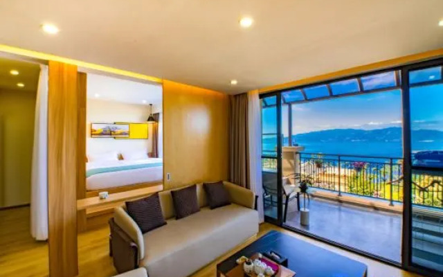 No.23 Lake View Courtyard