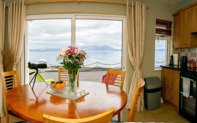 Ballyheigue Cliff Side and Sea View Apartment