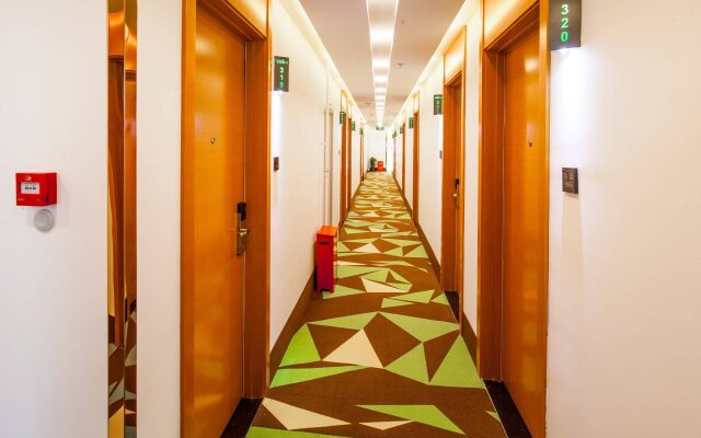 Vatica Beijing East Gate Temple of Heaven LongTan Park Hotel