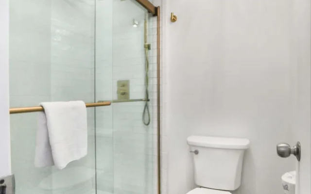 Phoenix III 3031 Beachfront End-unit