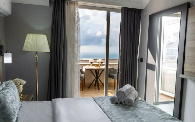 Li̇fe Pool Sui̇te Hotel