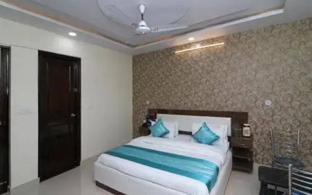 Oyo 15085 Rudra Inn