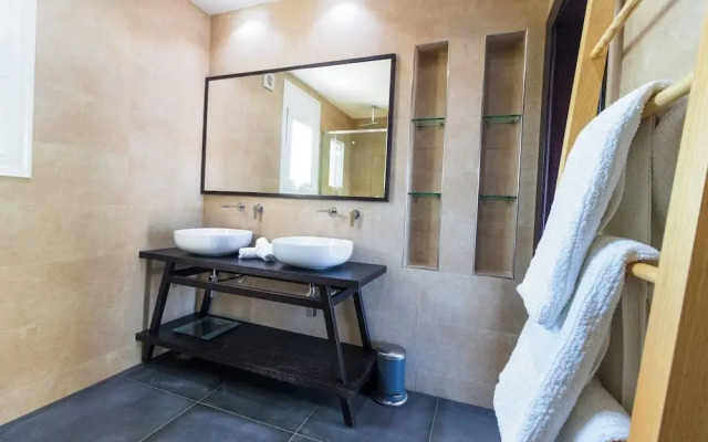 Kbel sea View Villa, Private Pool, Sleeps8, Garden