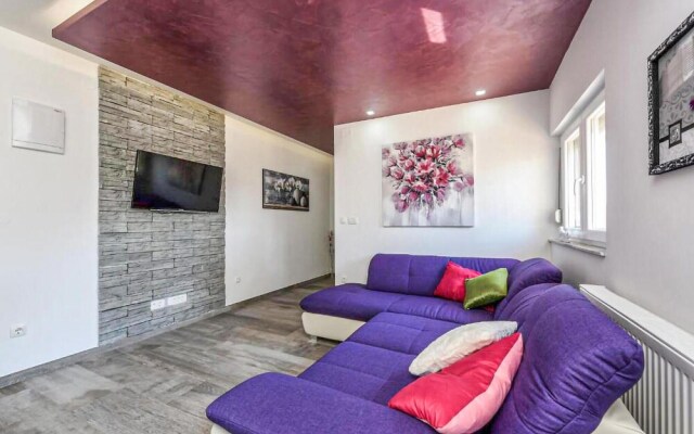 Amazing Home in Zadar with Hot Tub, Sauna & WiFi