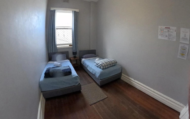 1849 Backpackers Hotel – Guest Rooms – Albany