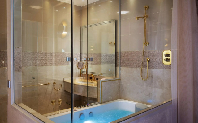 Paris j'Adore Hotel & Spa