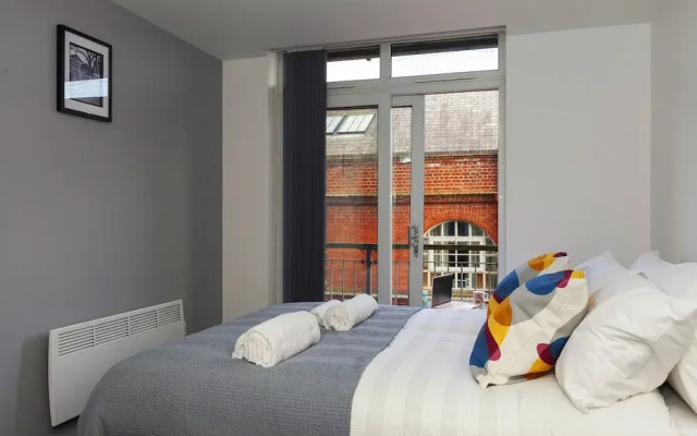 PM & Charles Luxury Apartments - 2 Bedroom - City Center - Parking