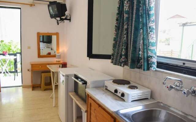 Lemon studio with garden close to beach