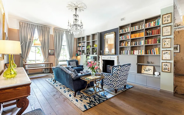Well-designed Chelsea Flat