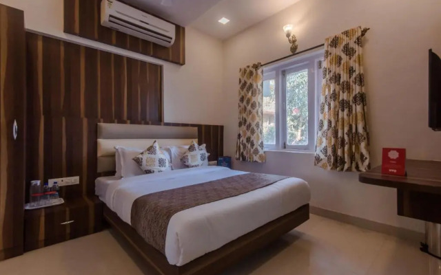 Hotel Golden Palms by OYO