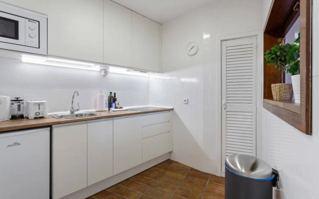 Bright & Modern 1-bedroom Apartment in Centro