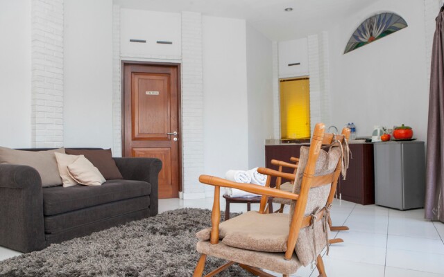 RedDoorz Plus near Dago Pakar