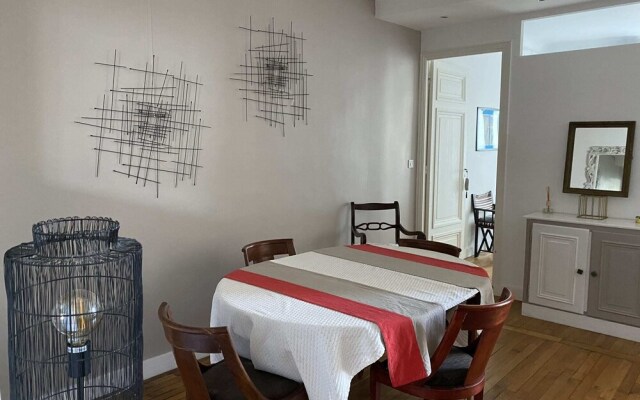 Amazing 2BR Flat Near Passy Village