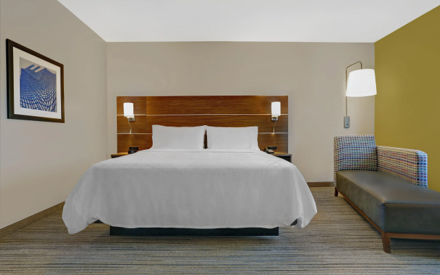 Holiday Inn Express & Suites Lenexa - Overland Park Area by IHG