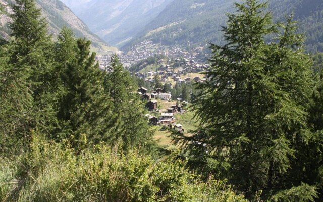 Chalet Hinter Dem Rot Stei