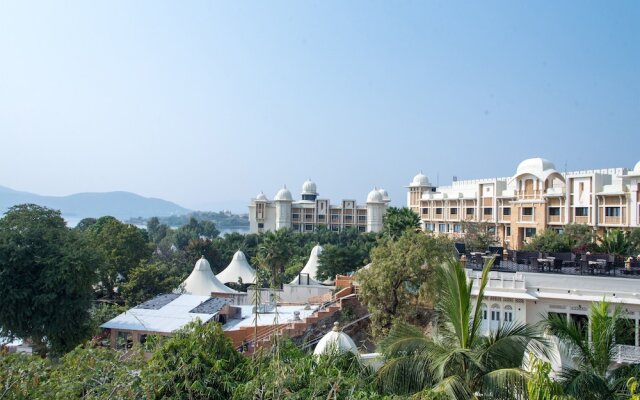 OYO 10704 Hotel Lake Haveli