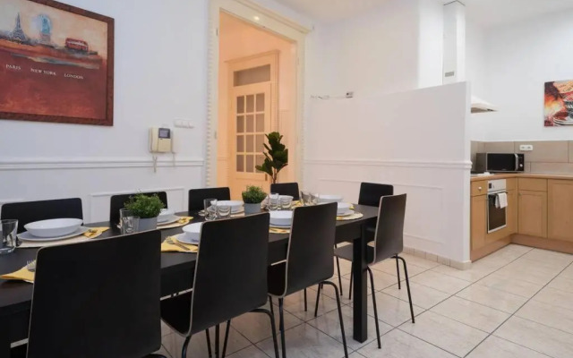 BEST located, 150 m2 5 bedrooms apt.,