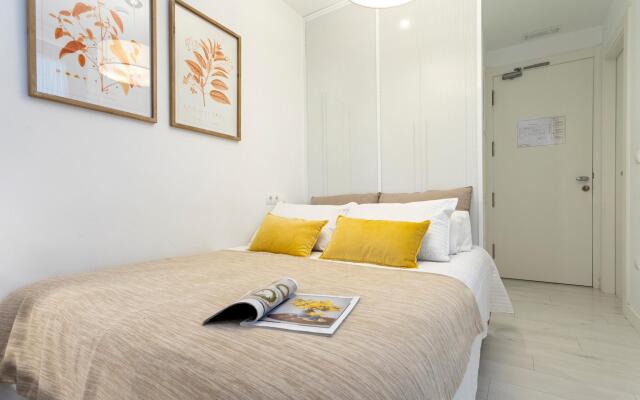 Lovely one-bedroom apartment near the Cathedral. Zacatin 102