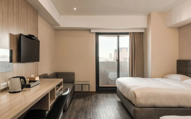 The Riverside Hotel International