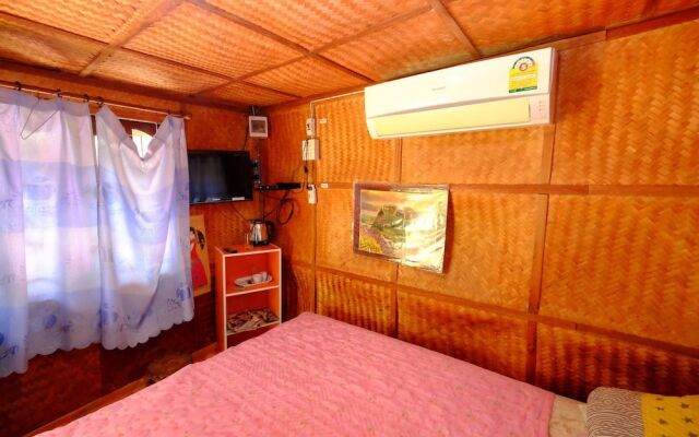 Baanpakrimklong Sukhamon Homestay & Resort