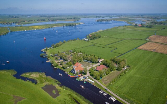 Waterlodge Skries in Nes