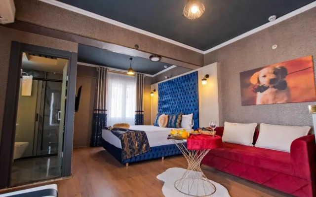 Moonday Hotel