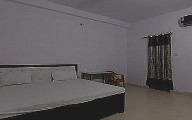 Pop 702015 Hotel Golden Night